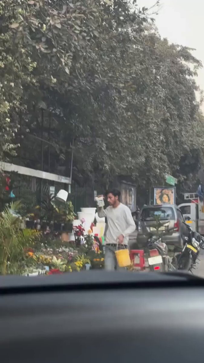 9GAG ❤️ Memeland - BLESS these plants! 😡  Cr: bengalbhullar | IG
